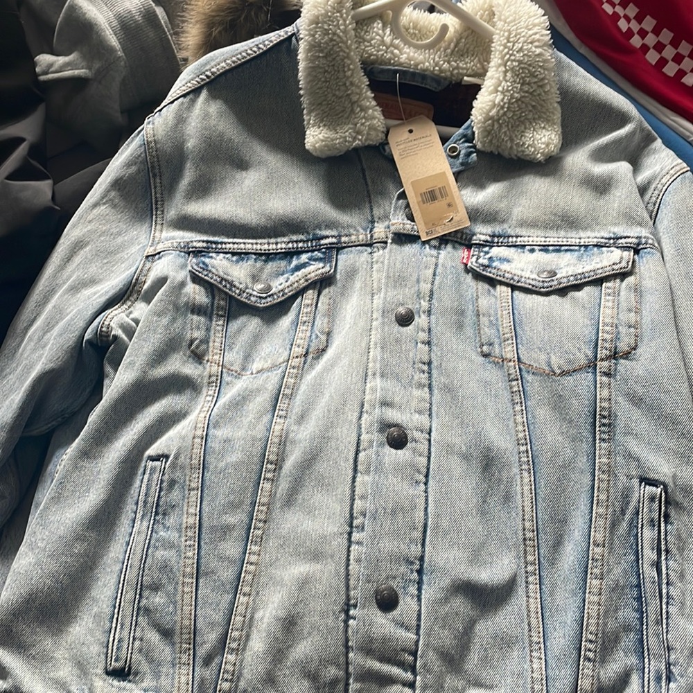Levi’s denim jacket with fur top size xl brand new with tags
